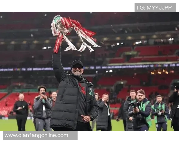 英超巅峰对决曼城与利物浦激战正酣谁能笑到最后